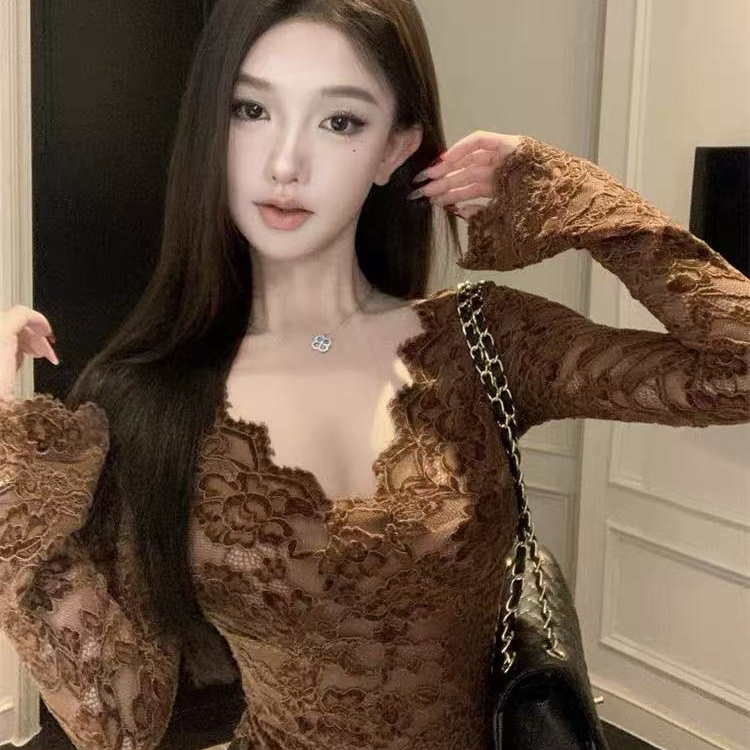 2025新款纯欲辣妹性感低胸V领上衣女秋冬带胸垫加绒蕾丝打底1081