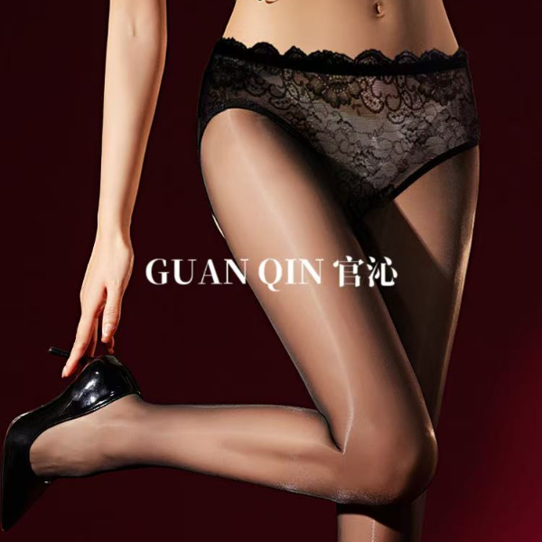 官沁「魔音」蝴蝶结铃铛一体式超薄极光丝袜油亮丝滑性感马油连裤袜