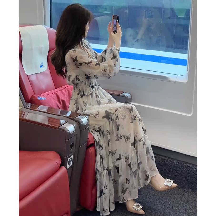 茶歇法式温柔系高级感度假风气质名媛女神范连衣裙子春夏显瘦长裙