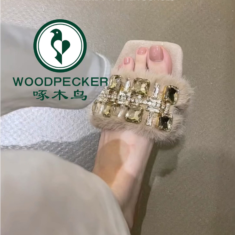 啄木鸟法式水钻一字拖鞋女不累脚方头粗跟凉拖鞋女外穿百搭毛毛鞋