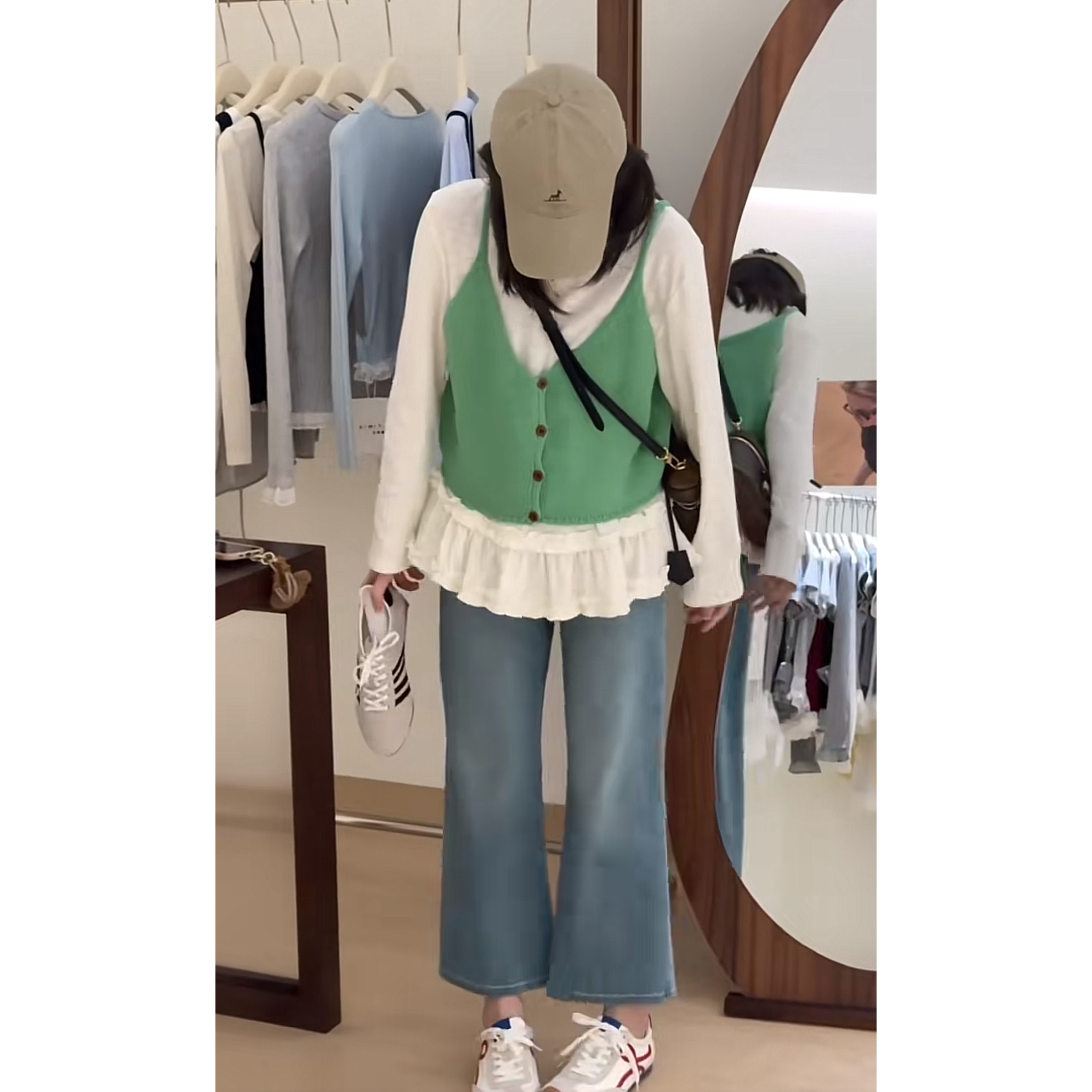 【现货】秋季一整套2025年新款韩版长袖T恤V领针织马甲牛仔裤三件套