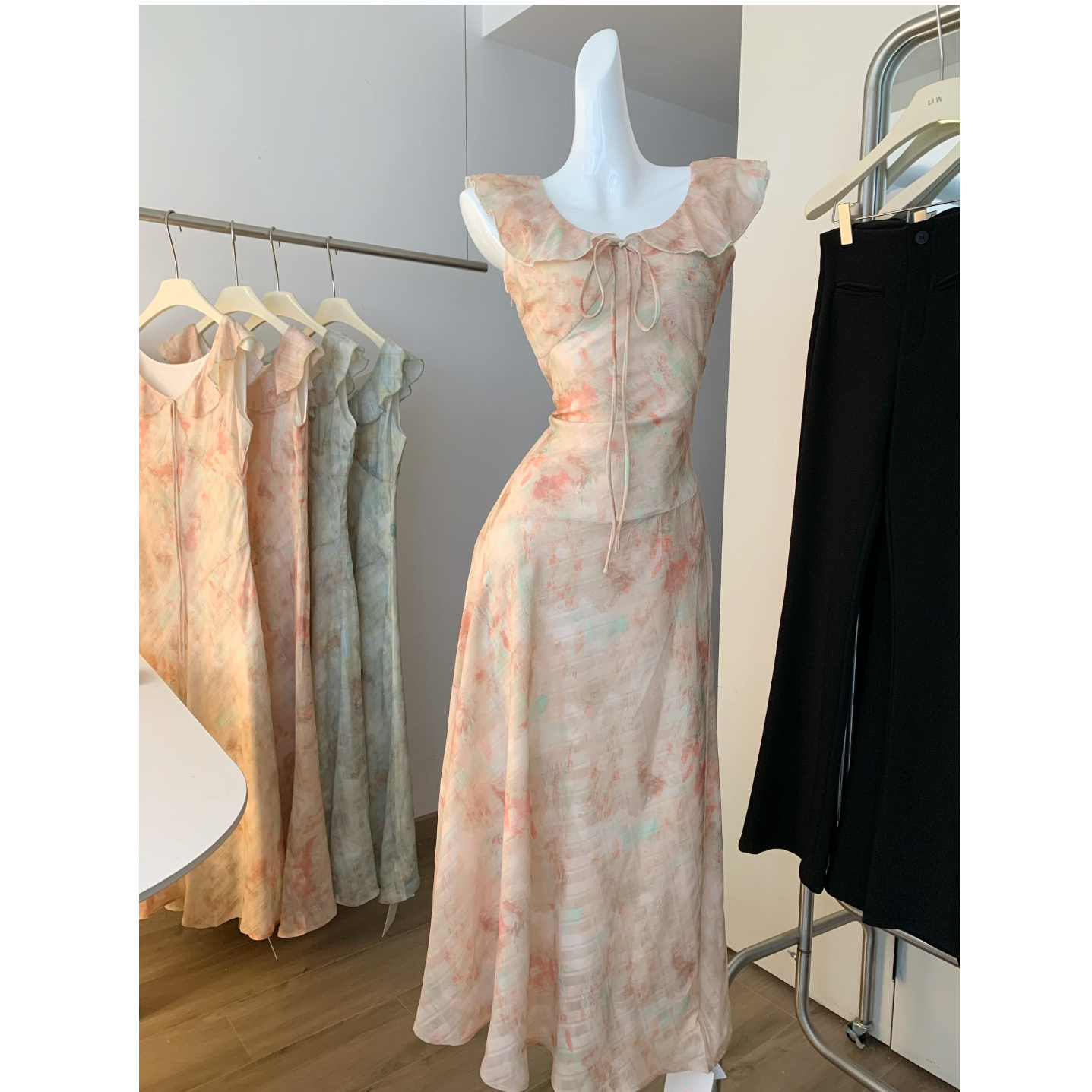 法式印花裙摇曳新贵立体提花扎染吊带连衣裙夏季女蝴蝶结U领长款