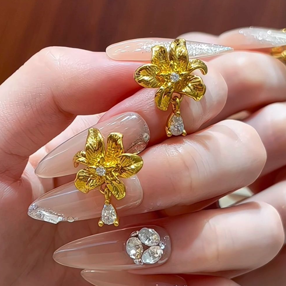 柯柒 铜合金耳饰 鸢尾花朵水滴耳钉女气质高级小众设计冷淡风耳饰