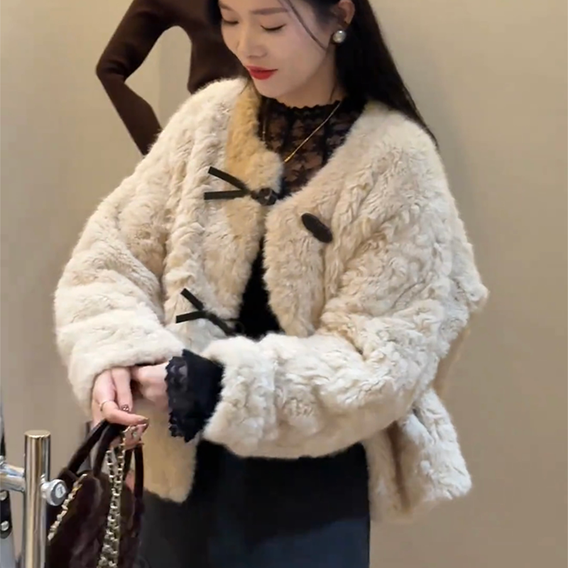 韩系慵懒精致纽扣羊羔毛外套女2025冬季新款小个子毛茸保暖短上衣