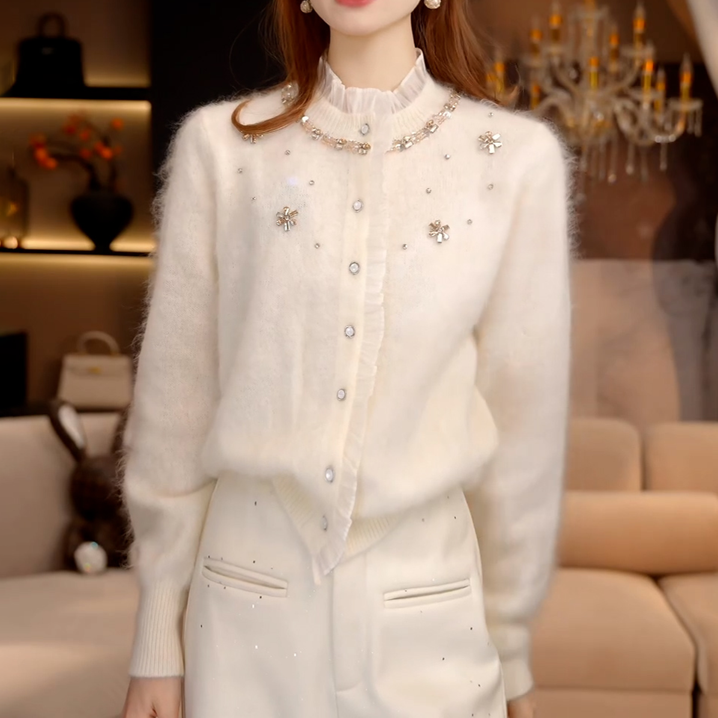 高级感蕾丝花边拼接针织衫女秋冬设计感百搭显瘦串珠圆领毛衣开衫