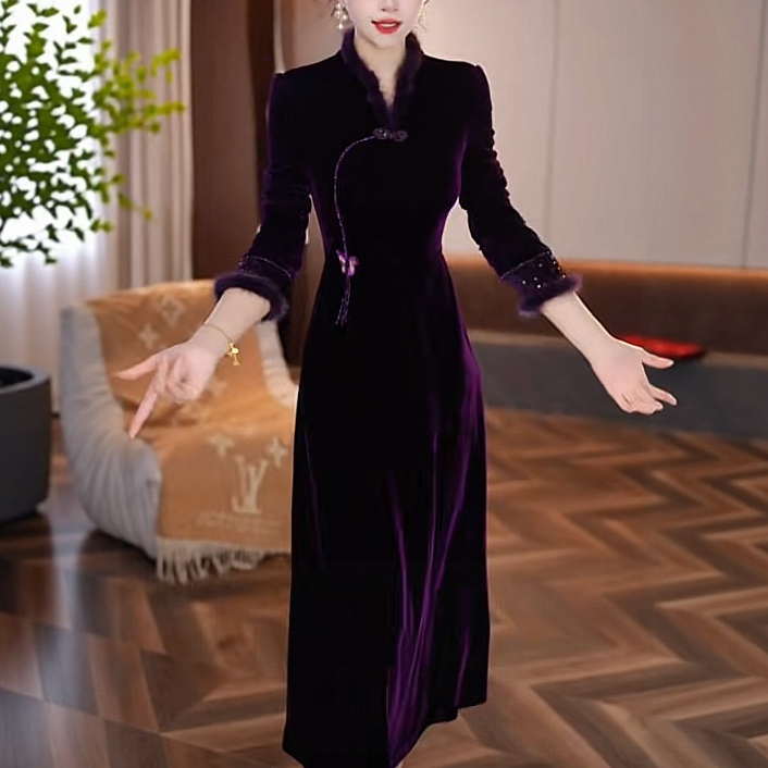 【彩棠晓梦】真毛领丝绒裙2025秋冬新款收腰显瘦轻奢女人味连衣裙