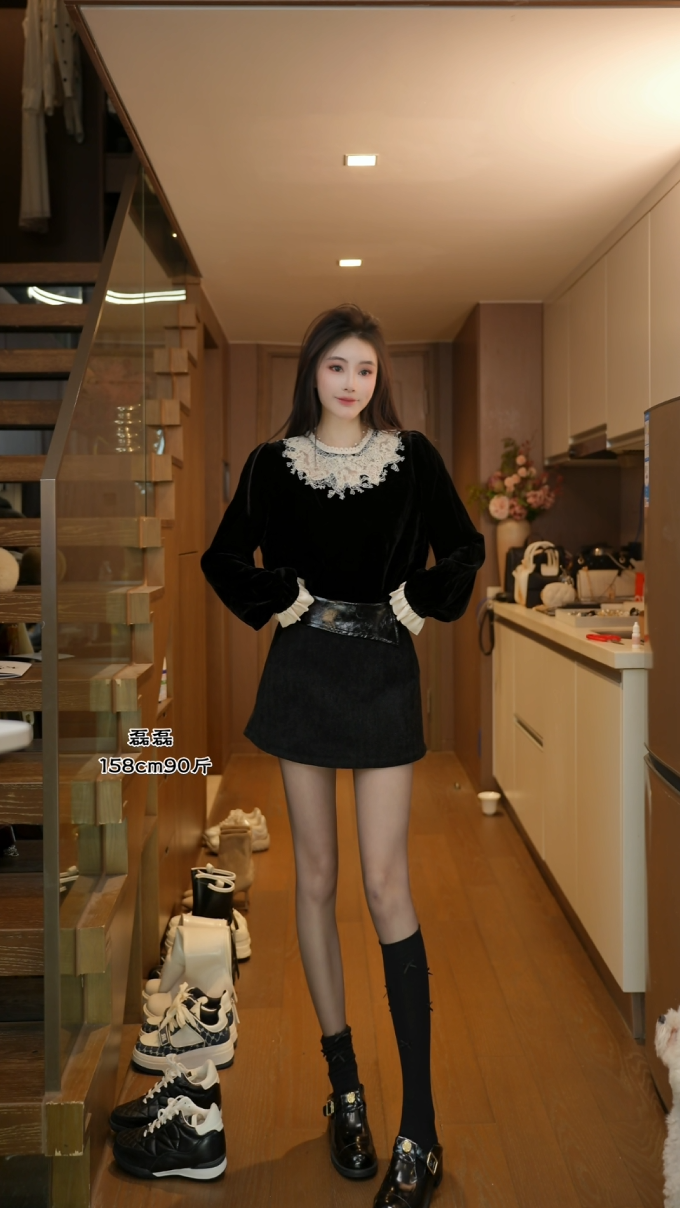 磊磊【暖若春暄】丝绒上衣   秋冬款复古钩花镂空长袖打底衫女88252