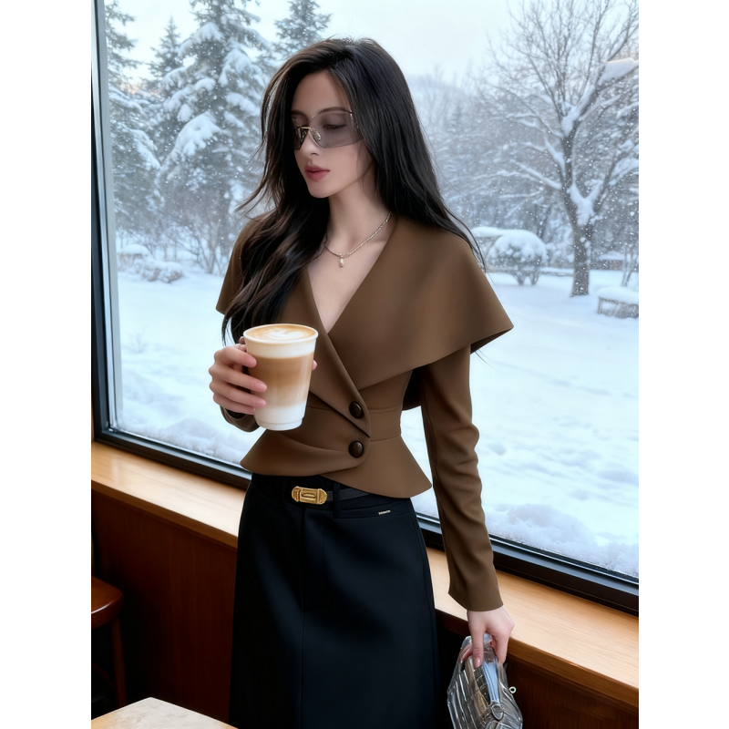 2025新款气质名媛高级感法式小资掐腰衬衣独特漂亮咖色斗篷上衣女