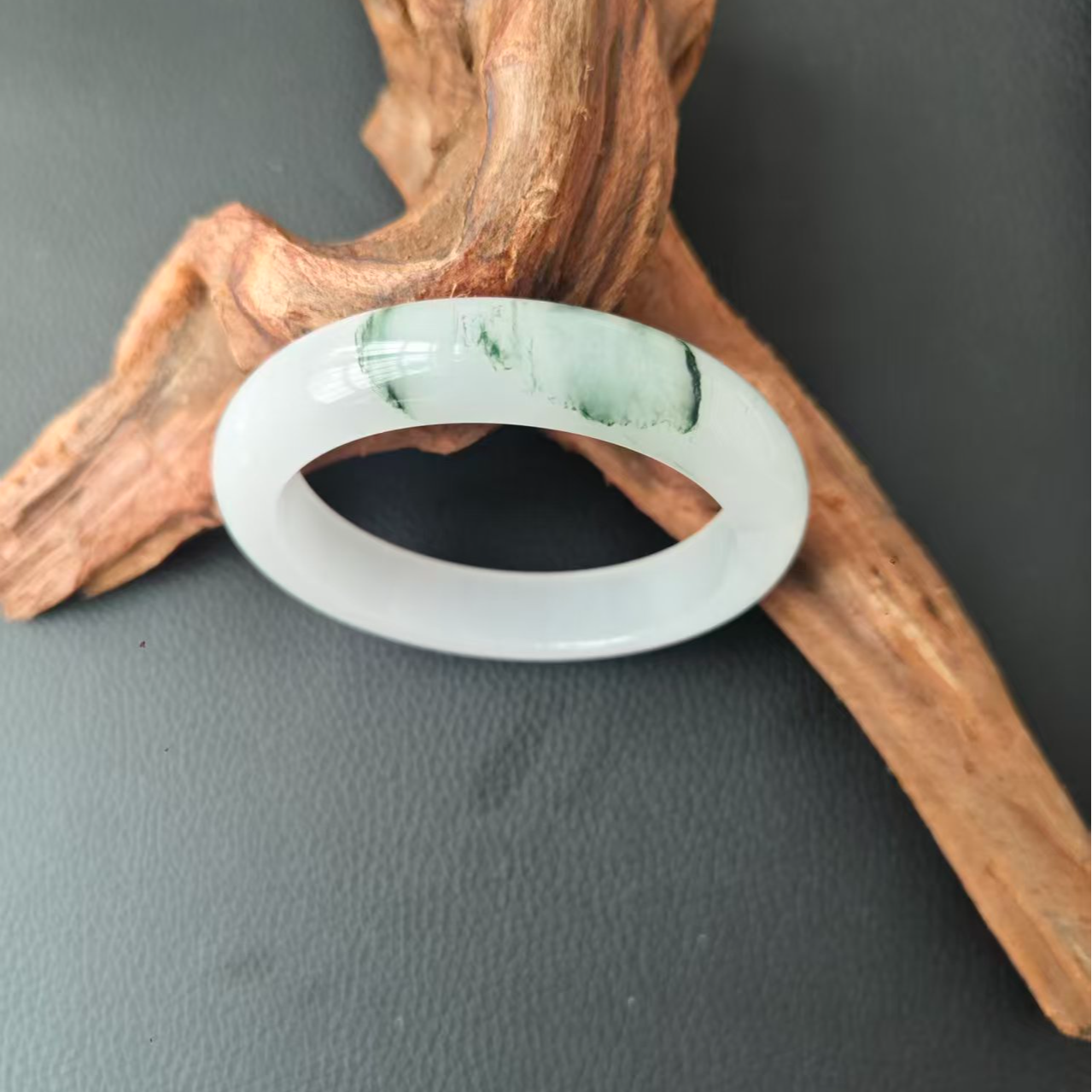 新疆天然玉石手镯多样性发其一