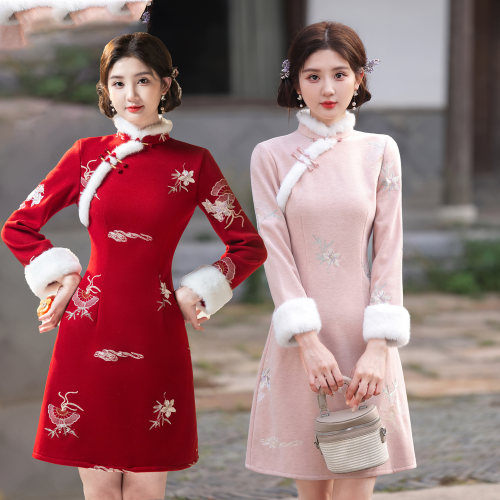 红色旗袍2025新款秋冬季小个子连衣裙过年小袄拜年服绣花短款