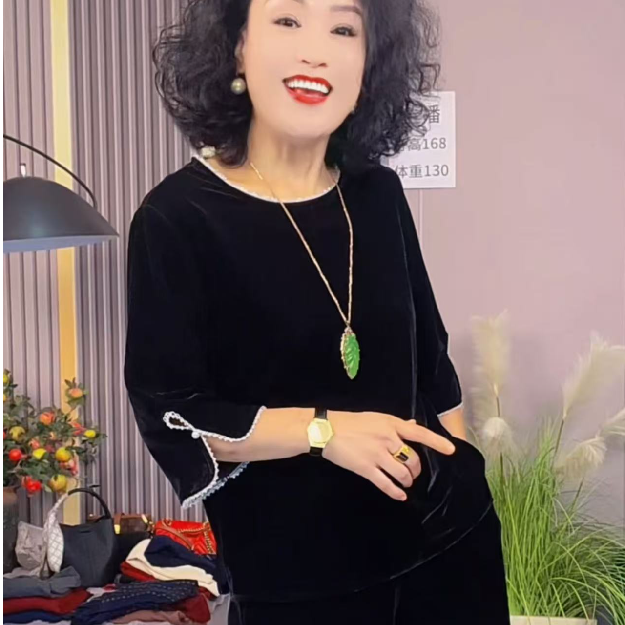 美红家   圆领8分袖中款金丝绒小衫