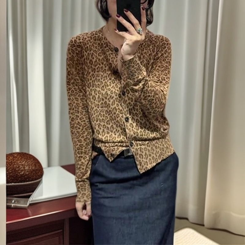 韩系高级感豹纹长袖衬衫外套女2025冬季新款轻奢减龄洋气上休闲衣