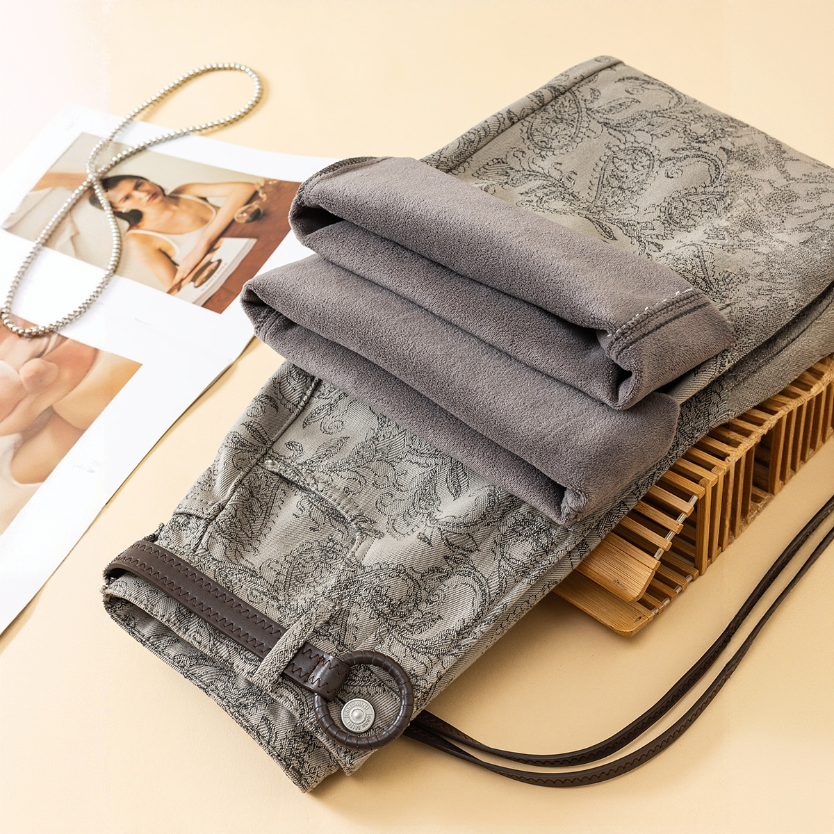 拉夏贝尔时尚腰果花阔腿牛仔裤加绒2025秋冬款高腰休闲直筒裤