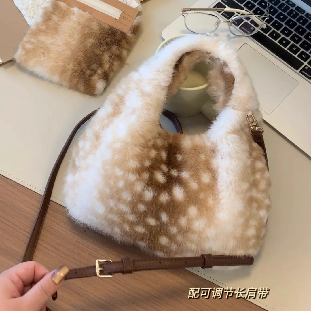 2025秋冬新款潮可爱毛绒斜挎包百搭手拎包高级感斑点手提毛毛包女