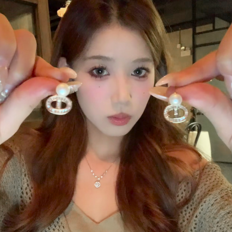 铜合金锆石耳饰 秋冬轻奢小香风CD珍珠耳环女韩系高级感耳针耳饰