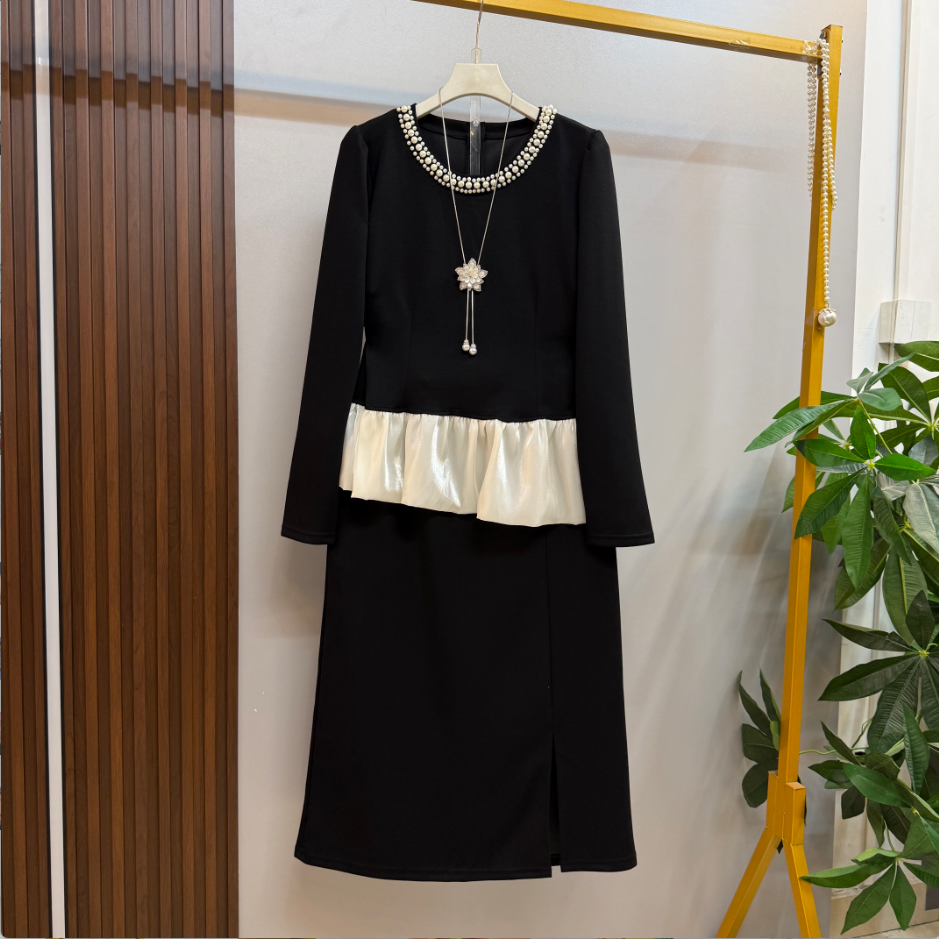 早秋新款时尚洋气重工钉珠拼接温柔优雅显瘦上衣十半身裙两件套