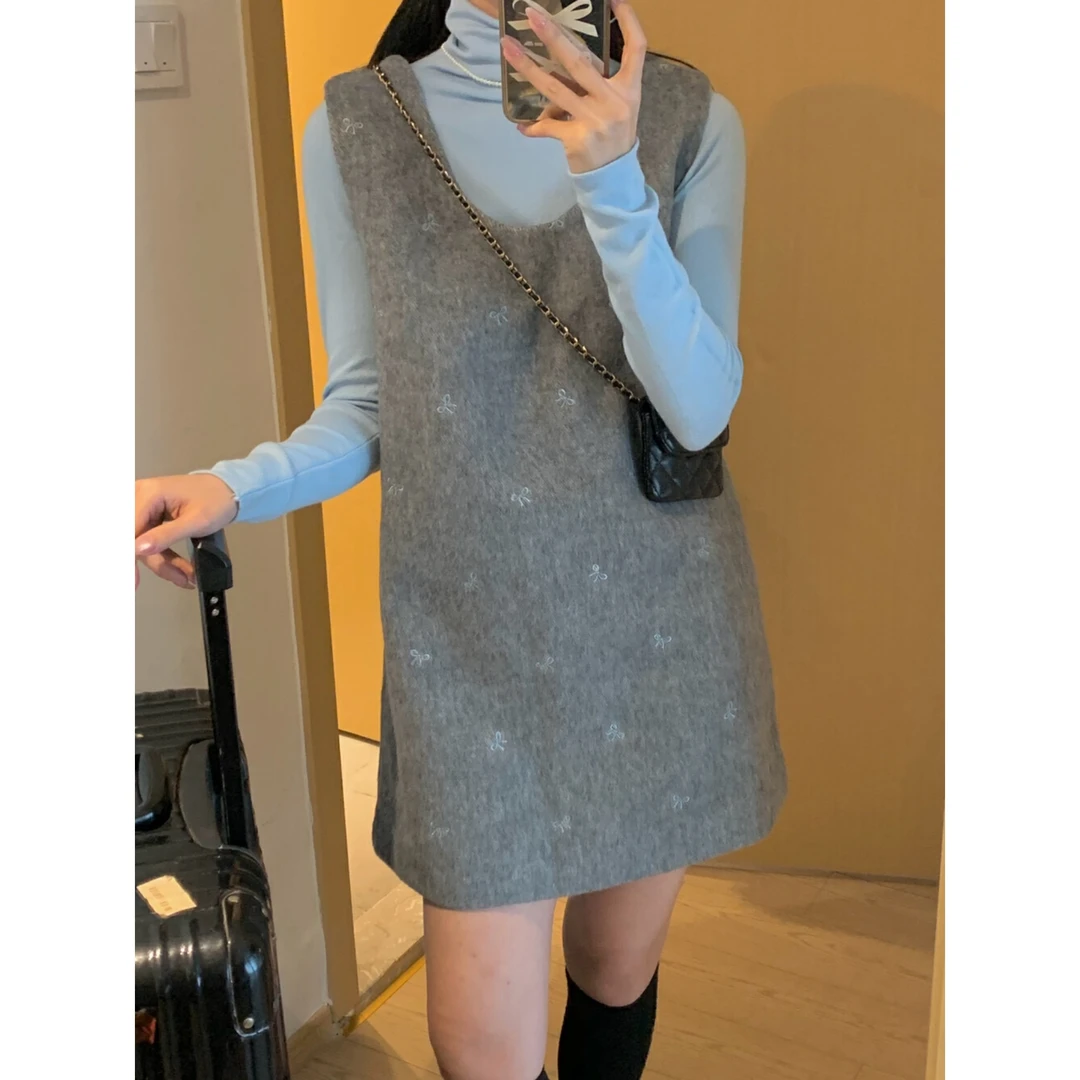 法式减龄甜美蝴蝶结刺绣无袖背心连衣裙女秋半高领内搭上衣25082