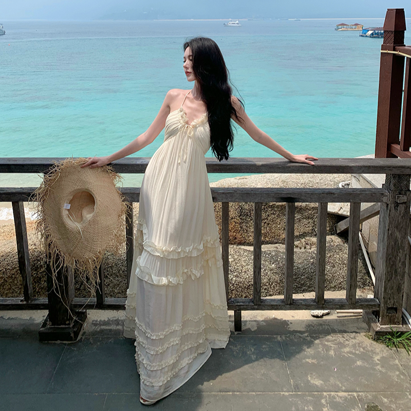 法式性感纯欲风泰国海边度假连衣裙女三亚性感吊带蛋糕露背长裙子