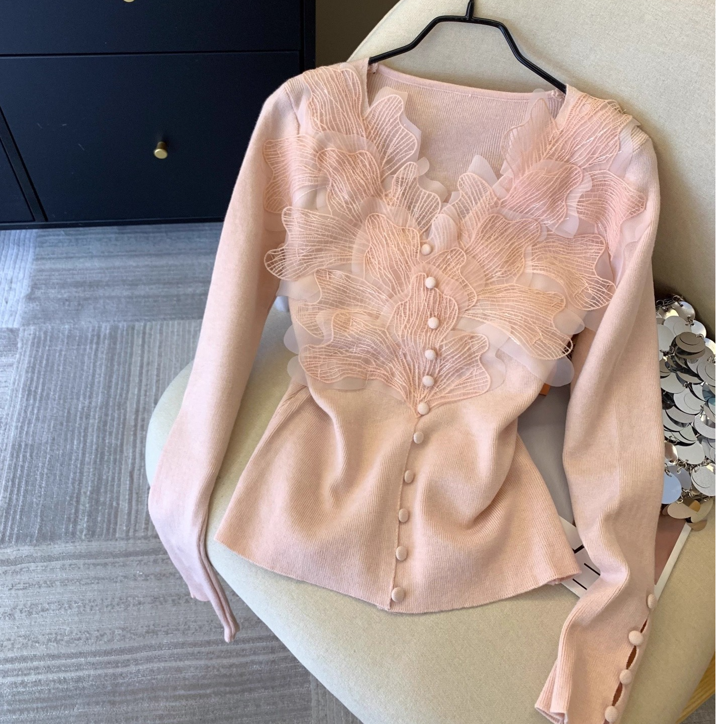 法式蕾丝花边拼接v领针织衫女秋季款温柔风气质修身显瘦长袖上衣