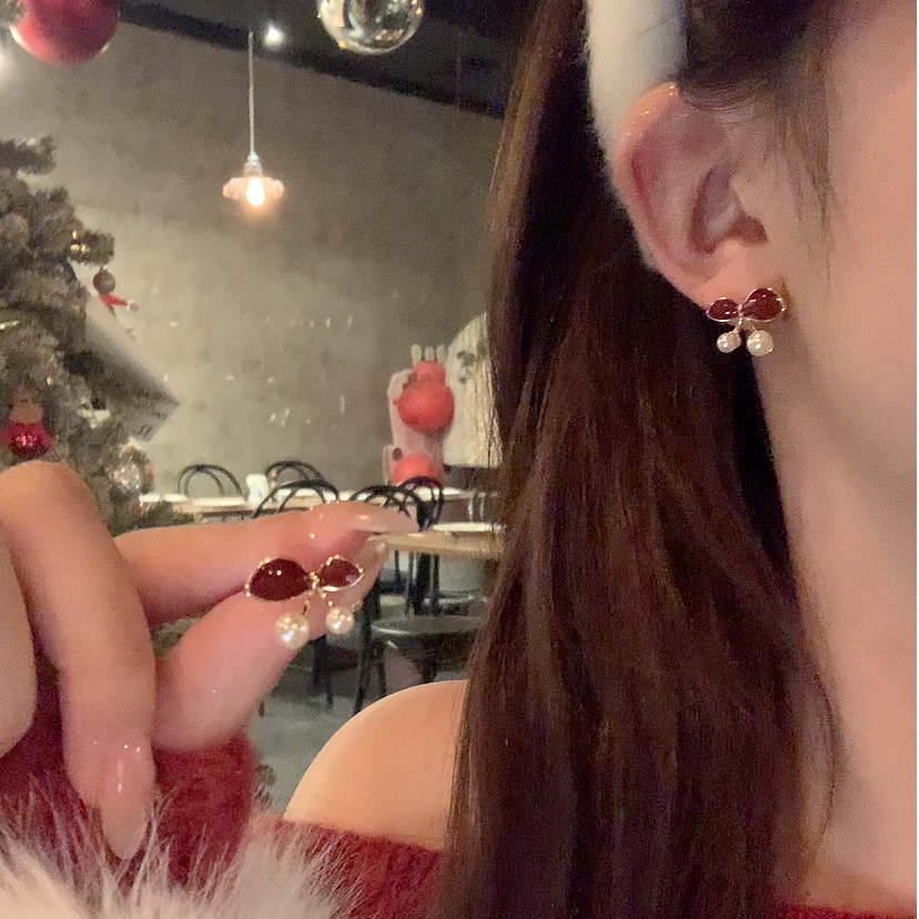 铜合金仿珍珠耳饰 秋冬气质蝴蝶结珍珠樱桃耳环女新年红耳针耳饰