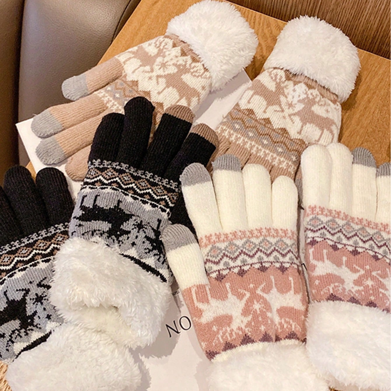 2025新款分指款女士保暖手套青年女男通用秋冬季毛绒手套挂脖加厚