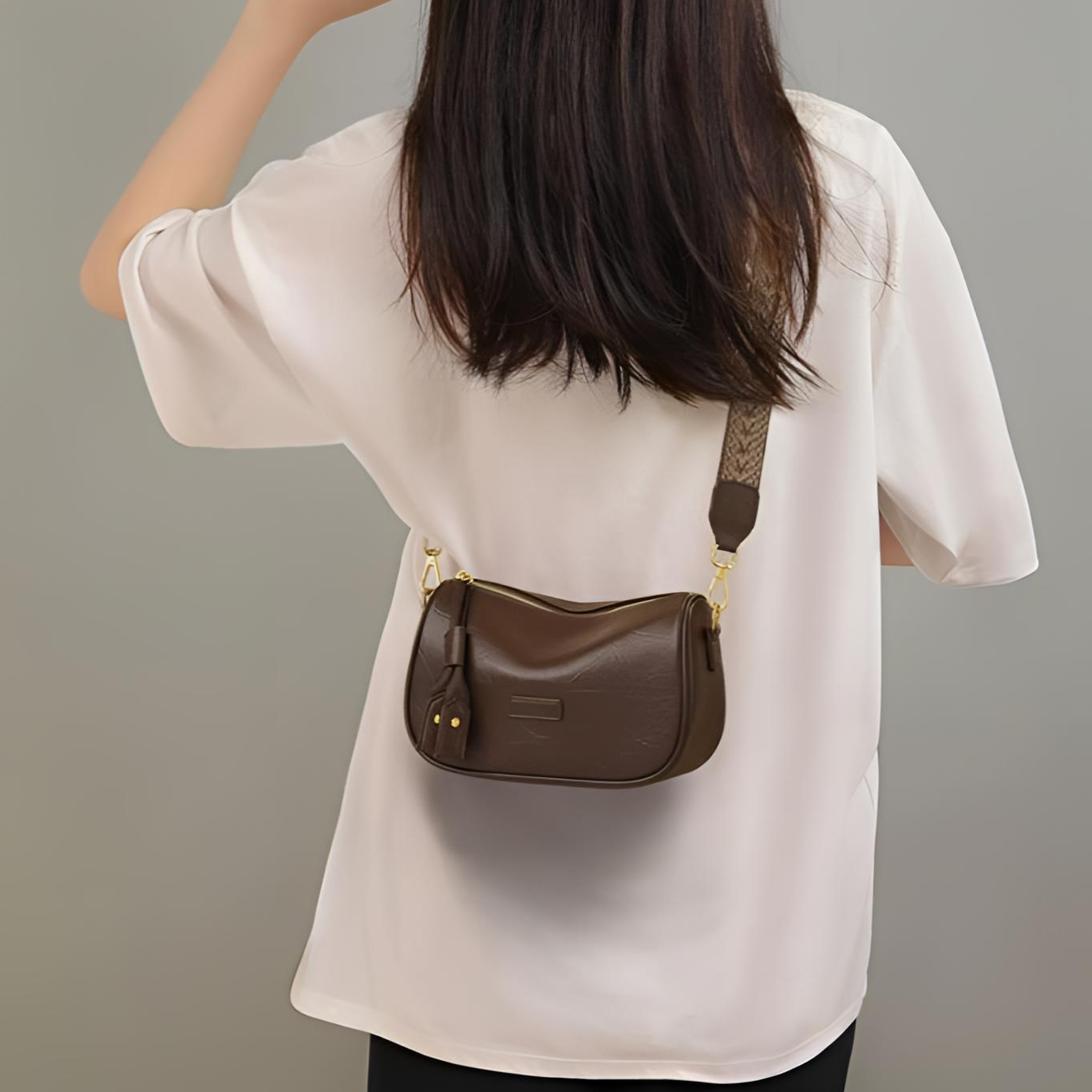 高级感复古小包包女2025新款百搭宽肩带斜挎包流行大容量小方包女