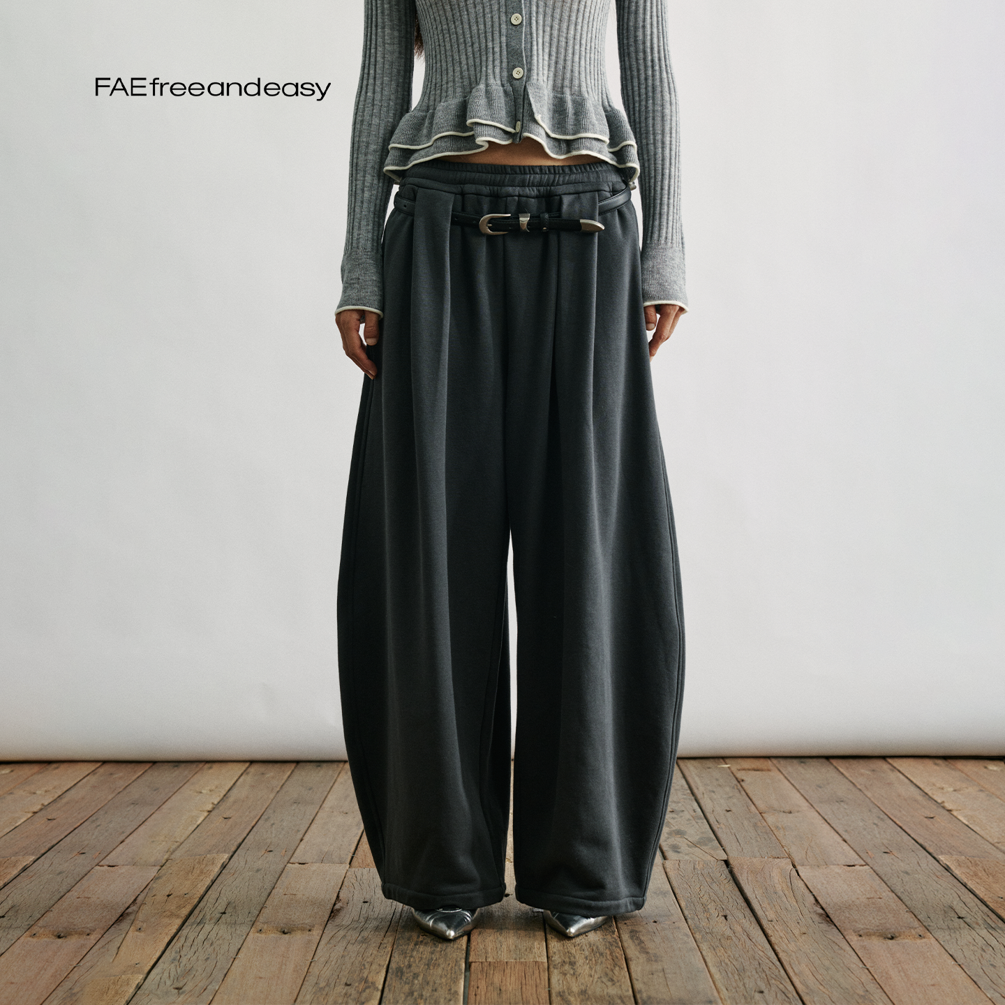 FAEfreeandeasy "无为心境 褶裥腰带廓形卫裤" N54095