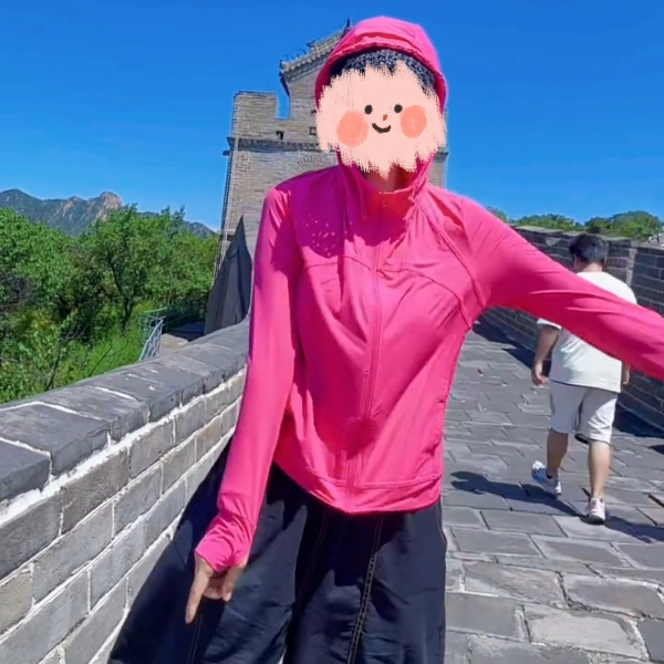 东大门冰凉爽高弹连帽防晒衣女2024夏新款休闲户外旅游速干短外套