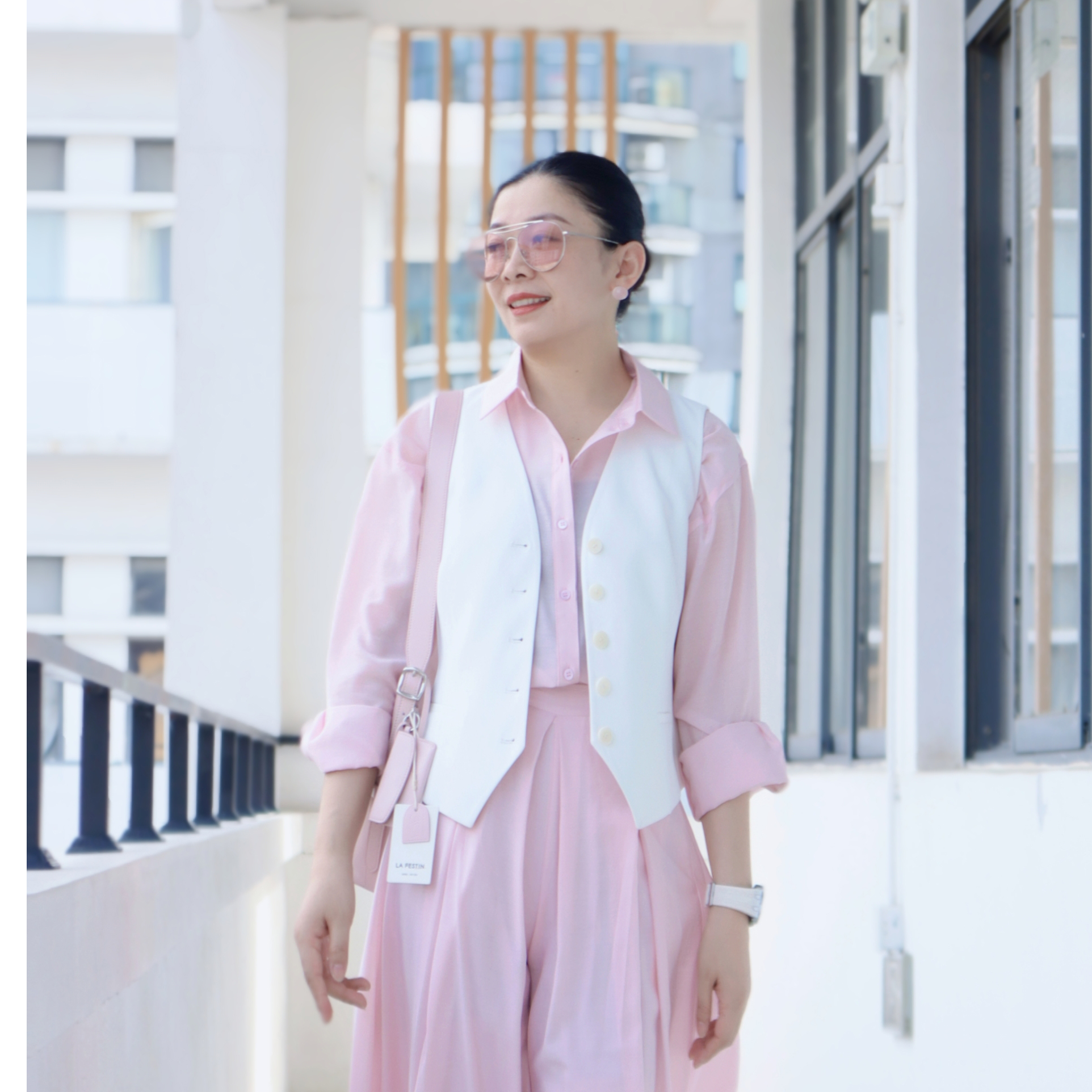 夏季时尚气质通勤休闲潮流叠穿减龄单排短款斜肩马夹211120013