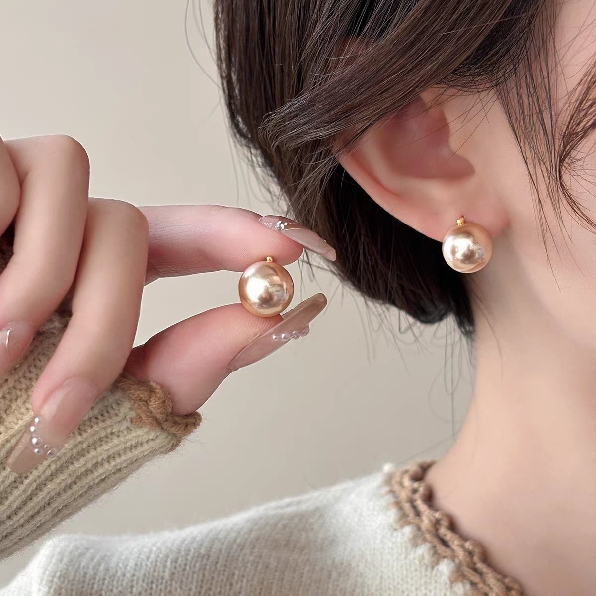 铜合金仿珍珠耳饰 耳环百搭简约轻奢风女圆脸耳饰日韩几何形精致