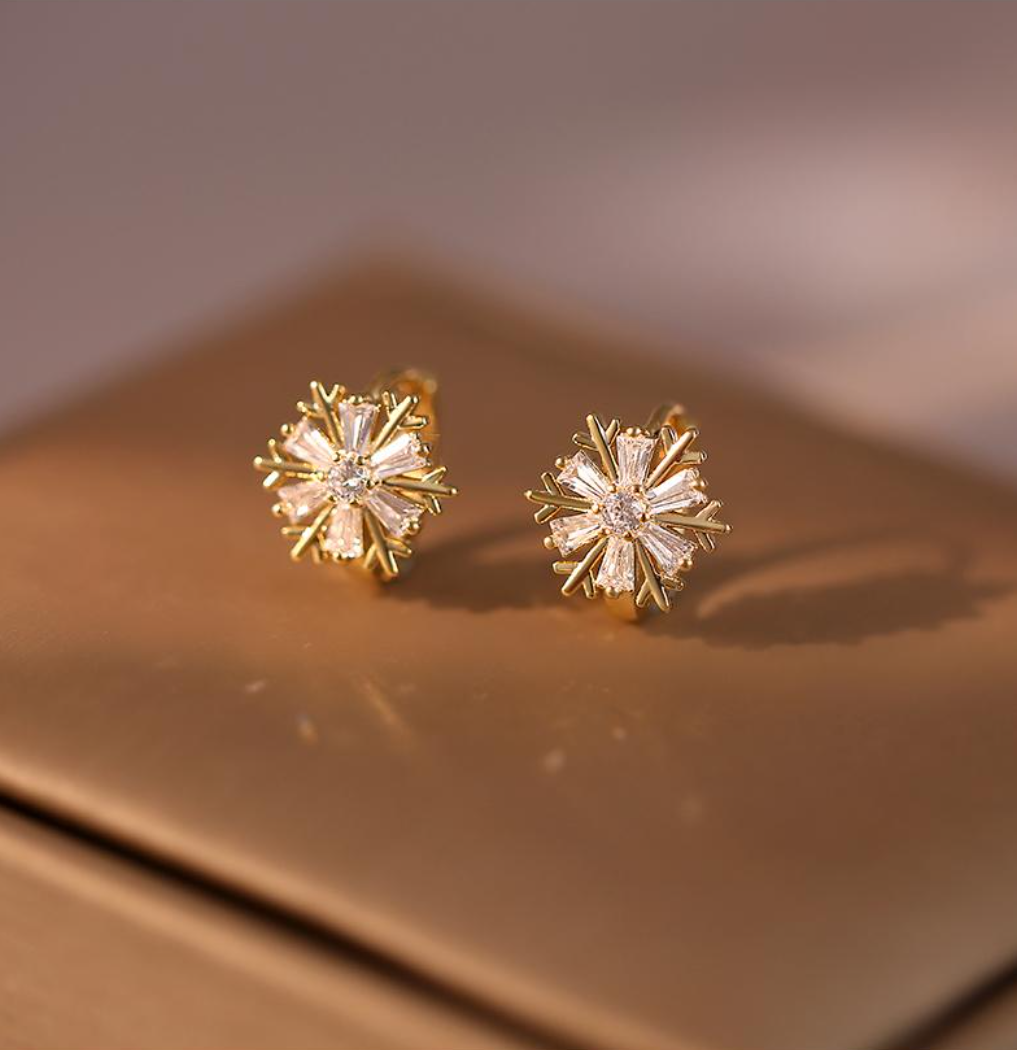 铜合金锆石耳饰 韩国高级感雪花耳扣女小巧精致气质耳环新款耳饰