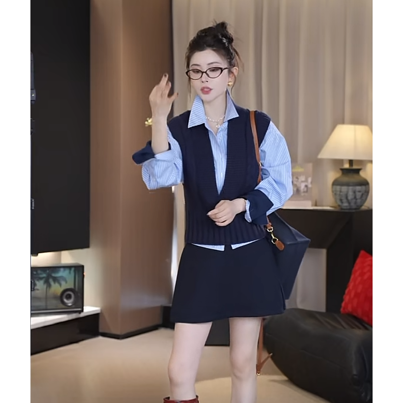 25新经典绞花编织羊毛粗棒针织背心马甲+条纹休闲衬衫