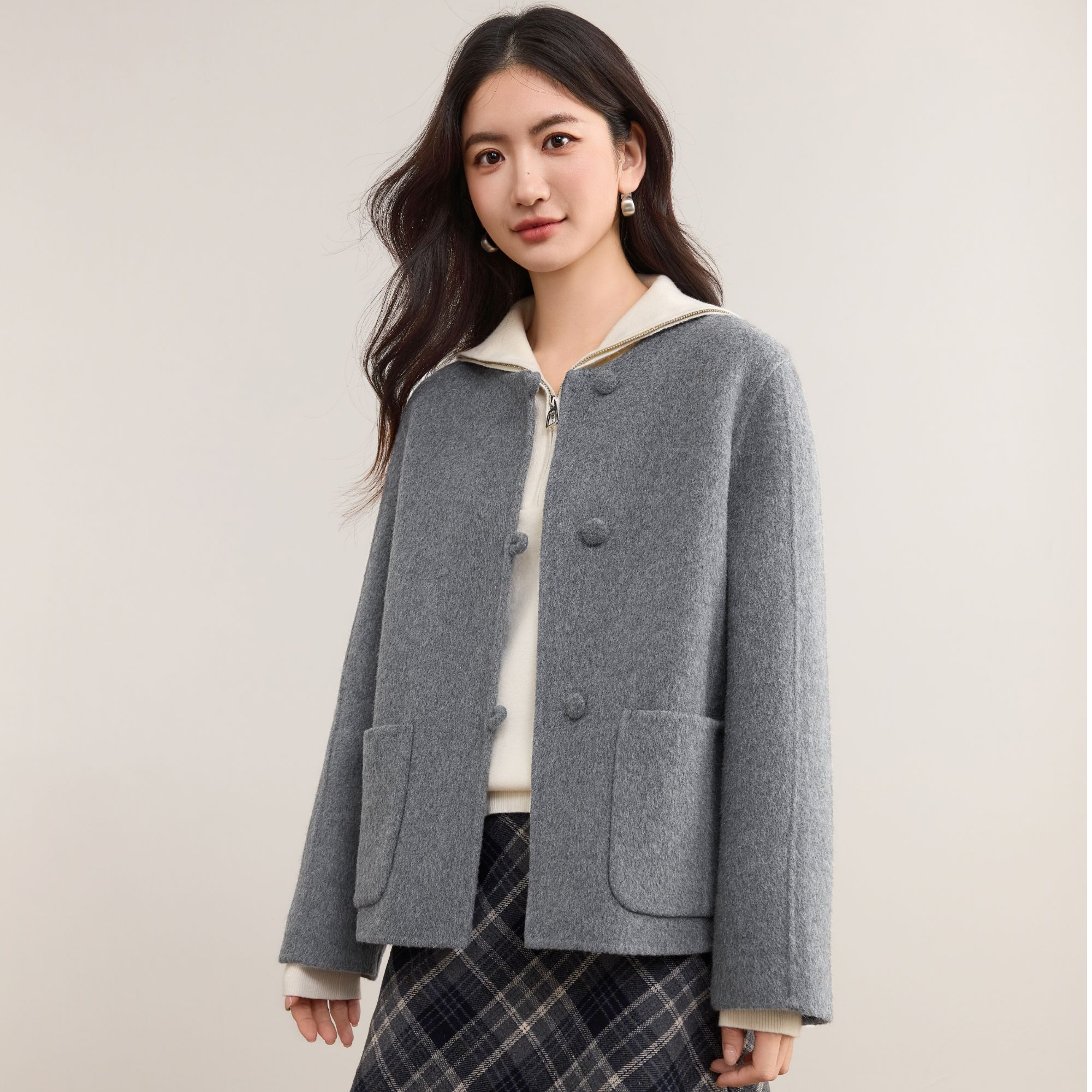 尚都比拉【绵羊毛】通勤圆领包扣保暖厚双面呢直筒外套G8758