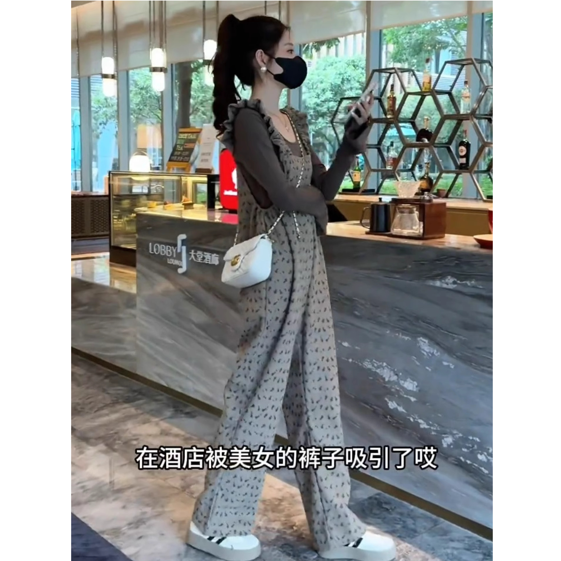气质一整套ootd穿搭又酷又飒减龄打底衫叠穿碎花背带裤套装女25秋