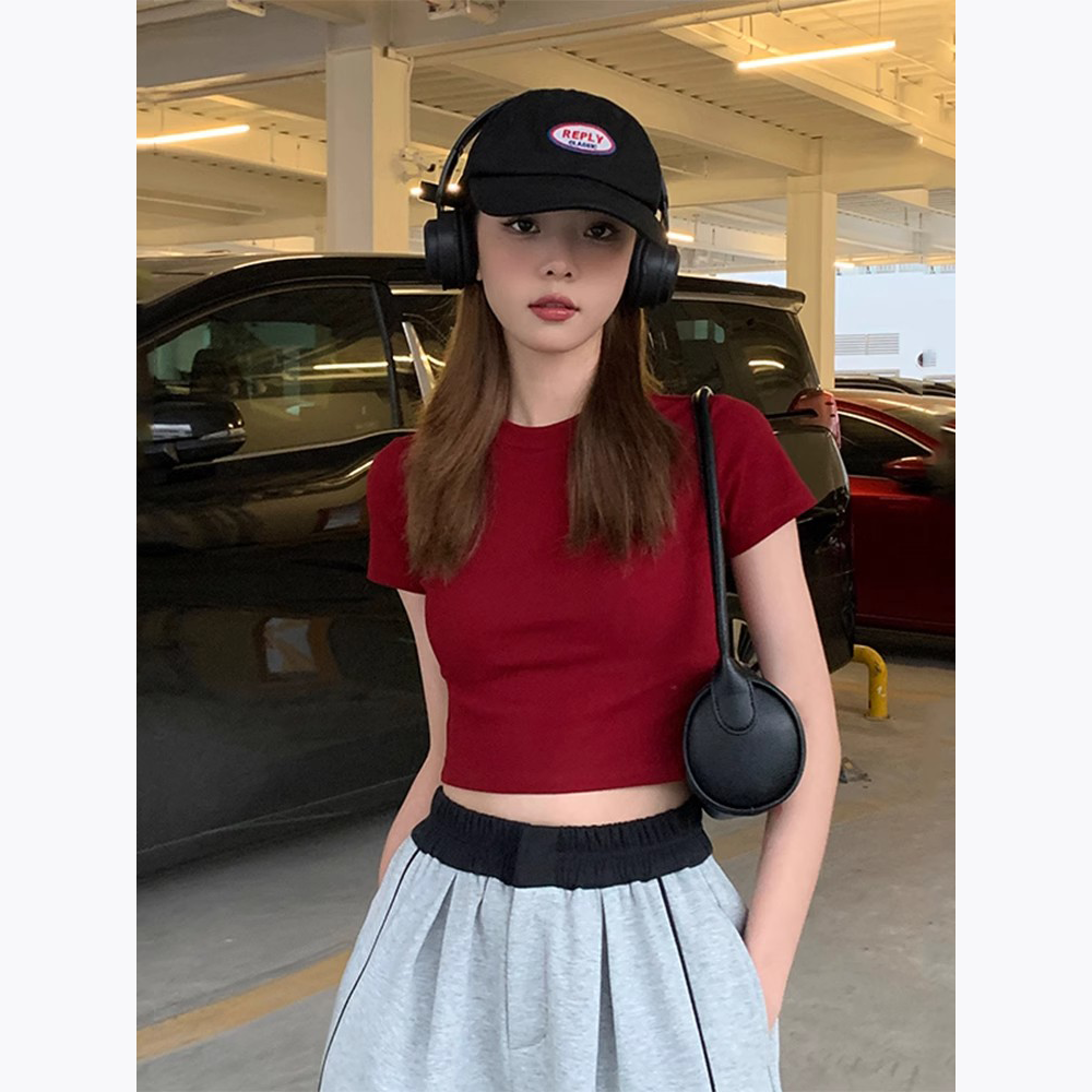 红色t恤女夏季新款修身显瘦正肩短袖体恤设计感小众辣妹紧身上衣