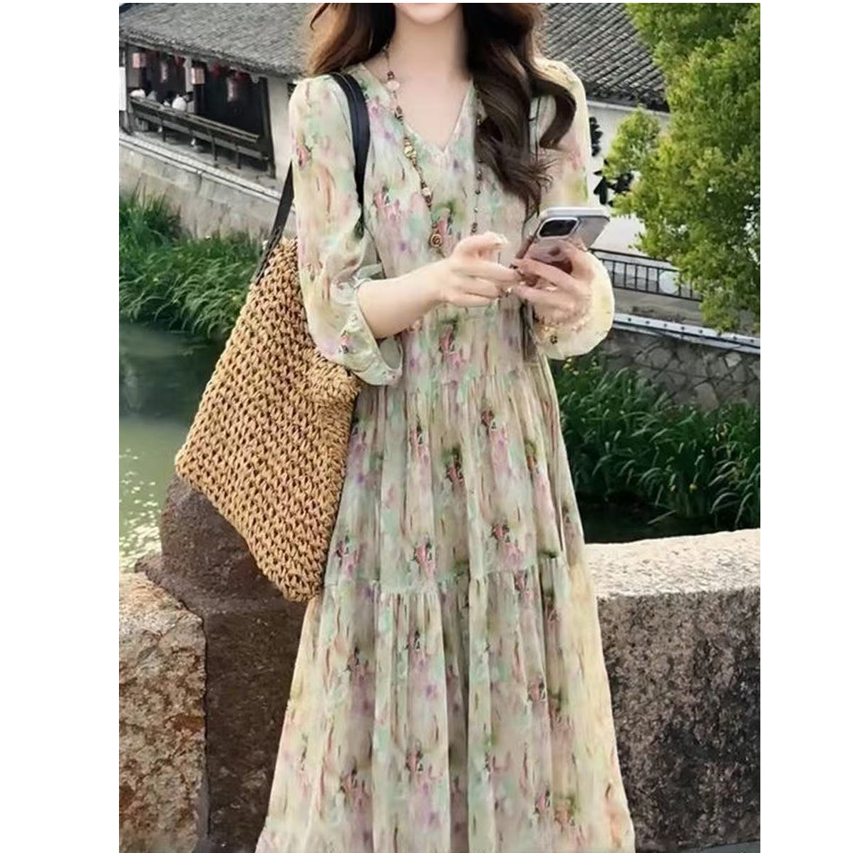 蚕丝绉法式气质印花连衣裙2025夏季新款宽松显瘦系带收腰长裙A533