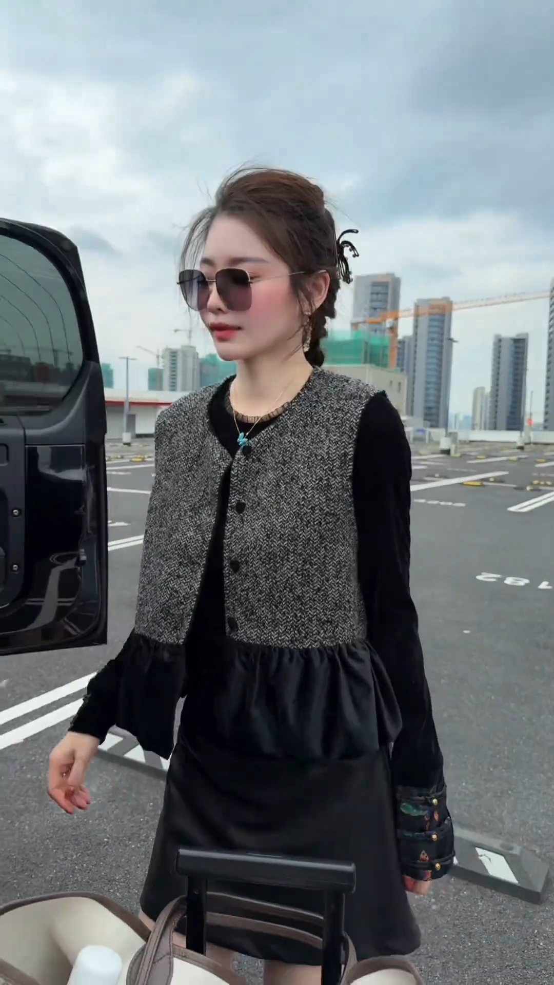 2025新中式国风改良丝绒拼接马甲女式早秋小香风圆领无袖坎肩外套