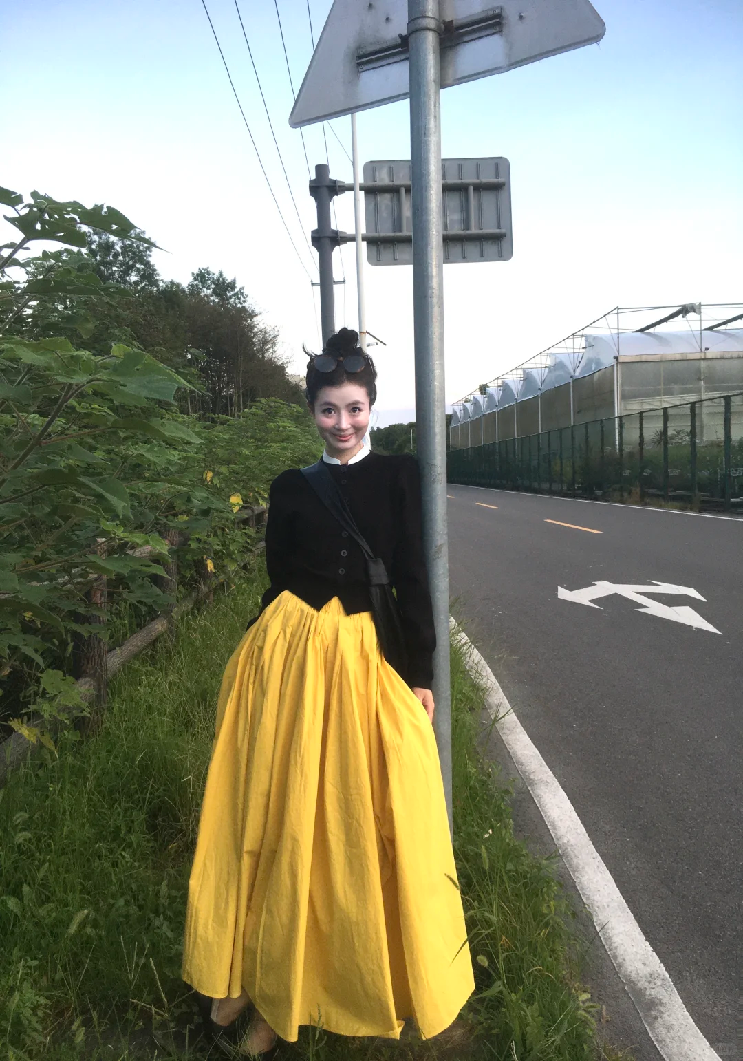 2025秋季新款法式温柔风黑色针织开衫上衣黄色半身裙气质两件套女