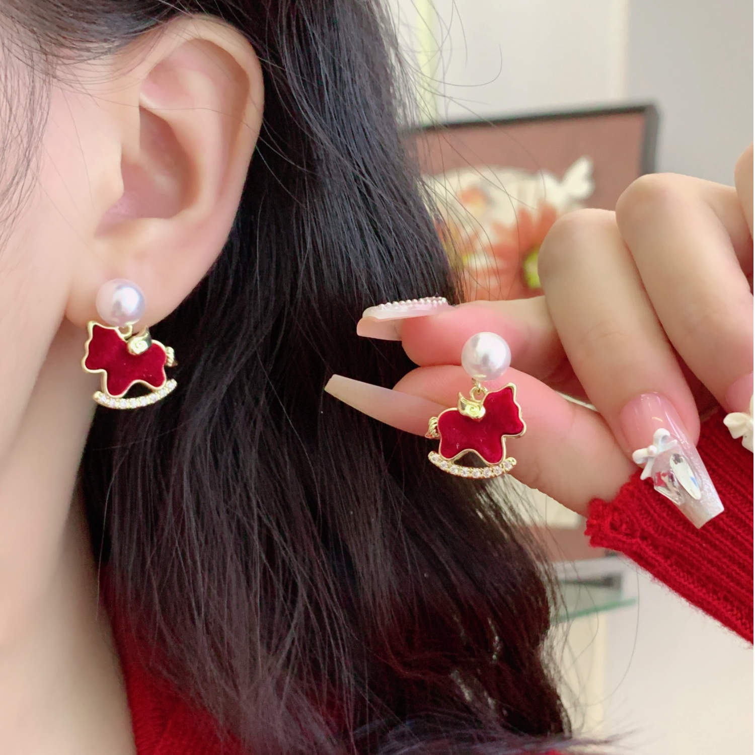 铜合金吊坠 冬季可爱丝绒小马仿珍珠耳环红色年本命年礼物耳饰品