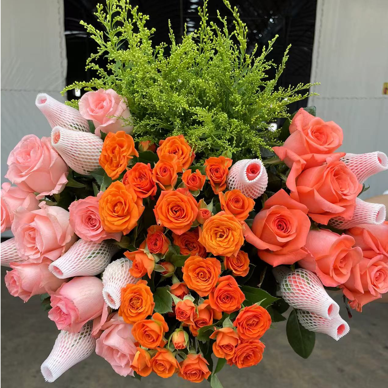 【爆款福利】戴安娜玫瑰10枝+影星玫瑰10枝+橙芭比3枝+配草5枝