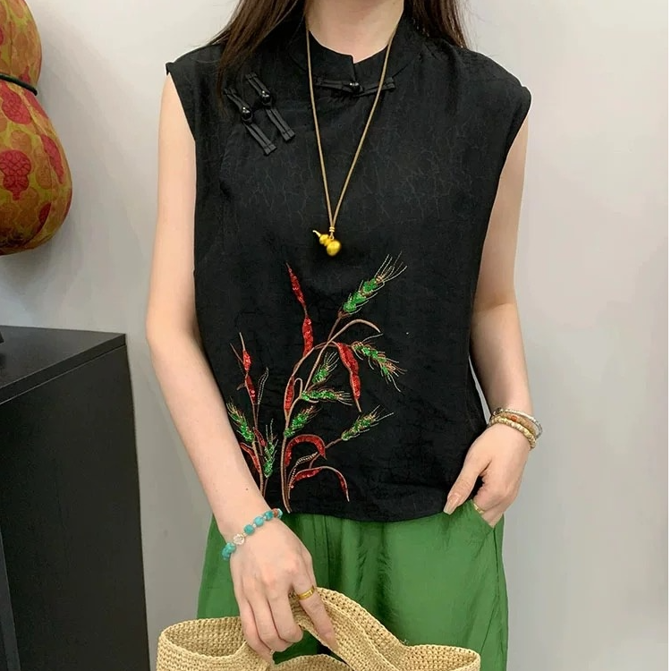 拉夏贝尔2025新款新中式圆领无袖刺绣珠钉麦穗盘扣国风马甲女上衣