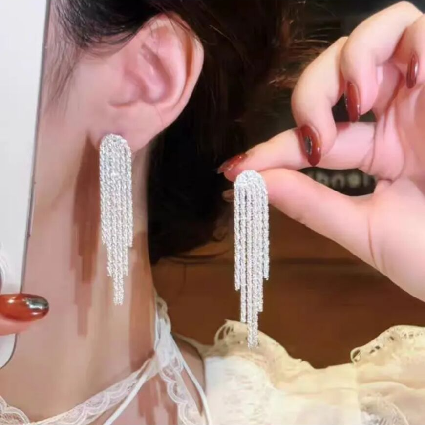 铜合金耳饰 波光粼粼链条流苏耳环2026年高级感轻奢耳钉耳坠女潮