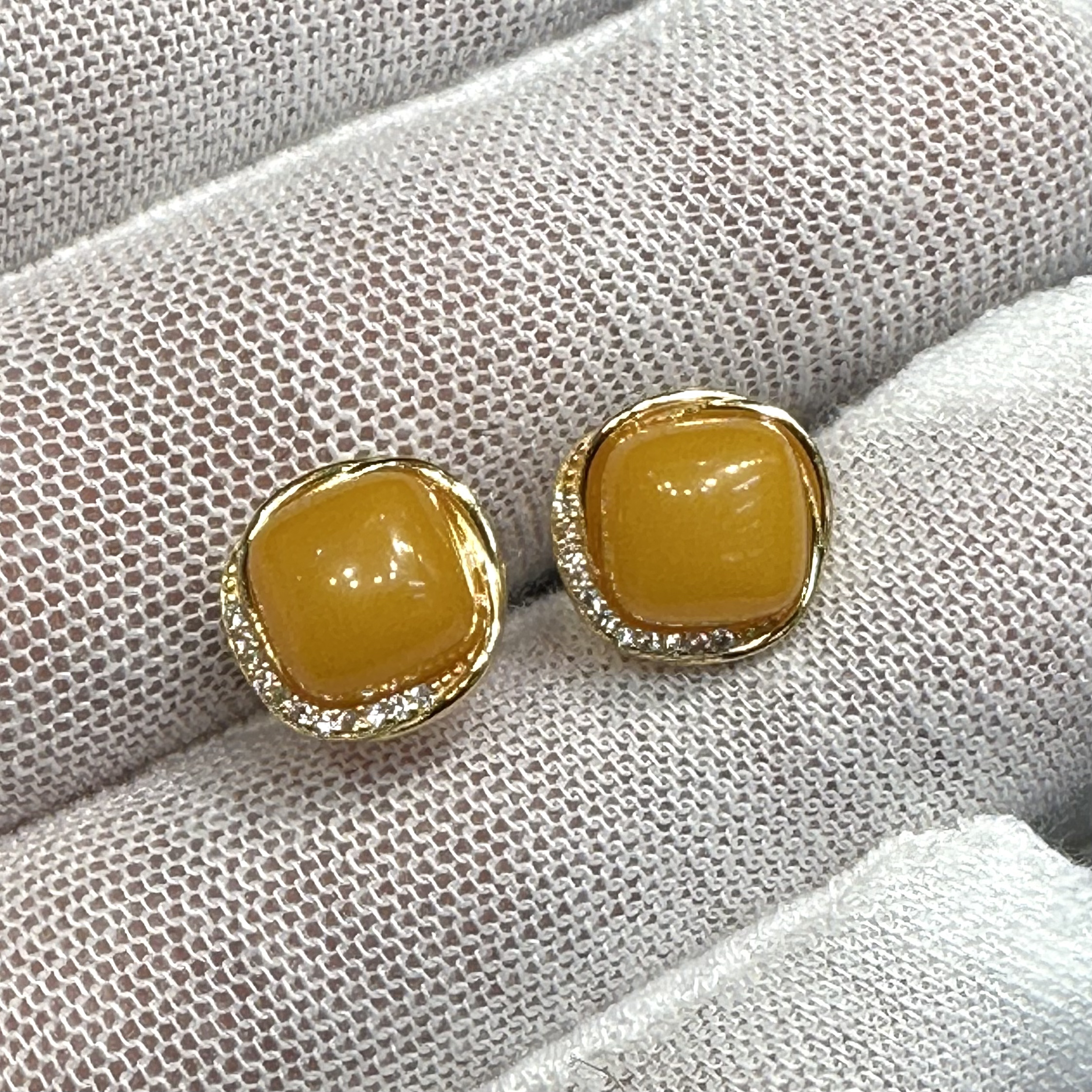 保真天然原矿蜜蜡925银镀金镶钻耳钉规格10.7*10.7mm多样性发一