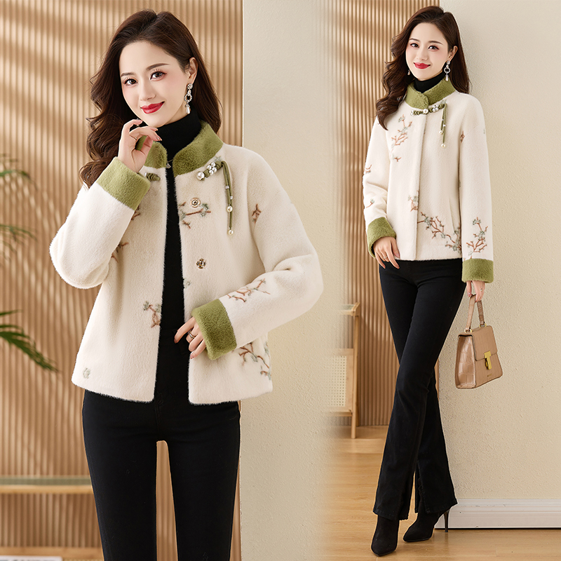 新中式复古盘扣小香风上衣冬季新款洋气时髦短款皮毛一体外套女