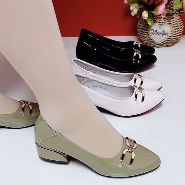 真软皮时尚百搭女士单鞋2024春秋尖头防滑舒适平底妈妈工作皮鞋女