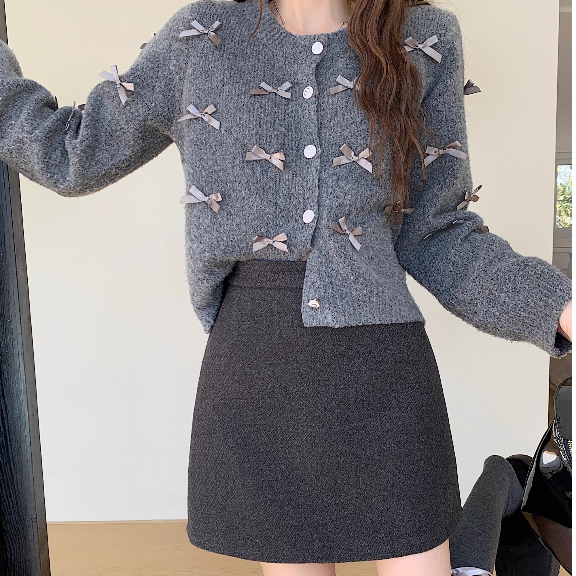 灰色毛呢半身裙秋冬款女a字短裙2025新款高腰黑色显瘦遮胯包臀裙