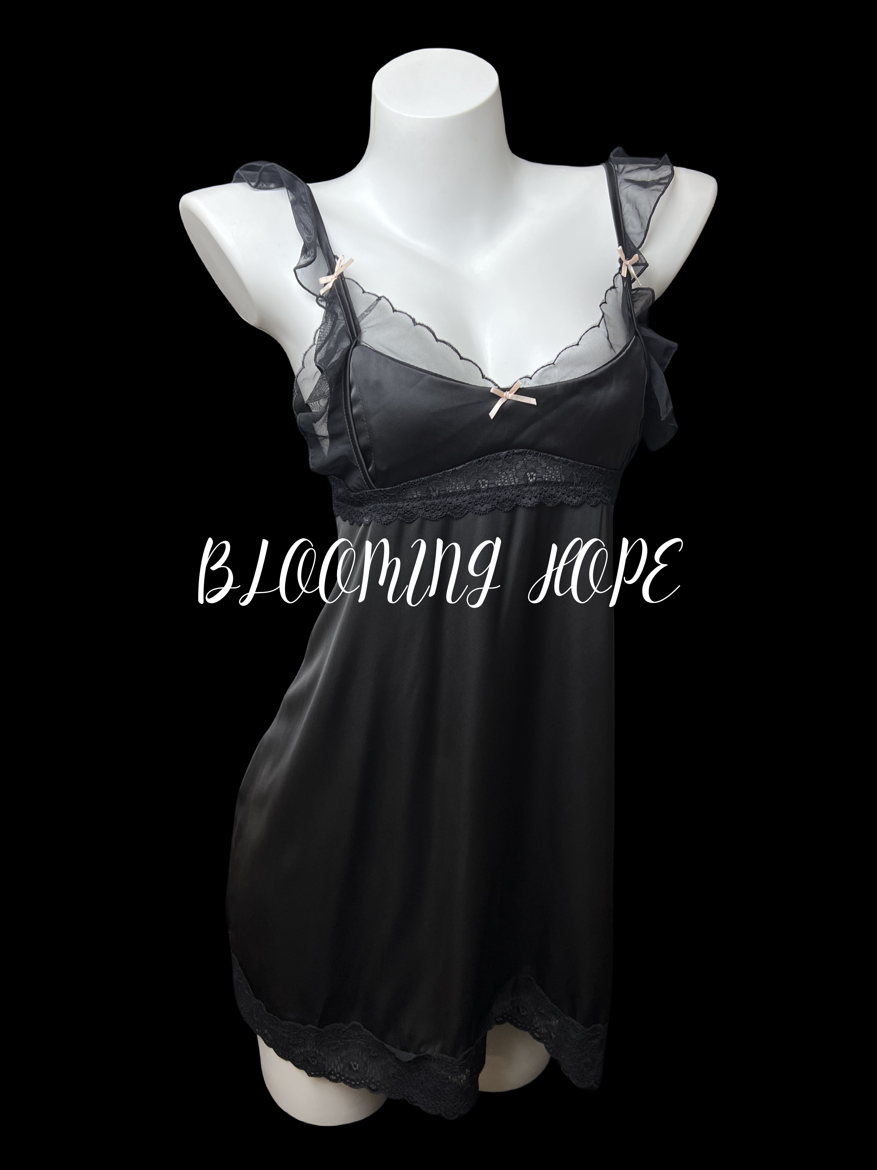 【BLOOMING HOPE】性感蕾丝超亲肤水袍轻奢法式美背吊带裙时尚女士