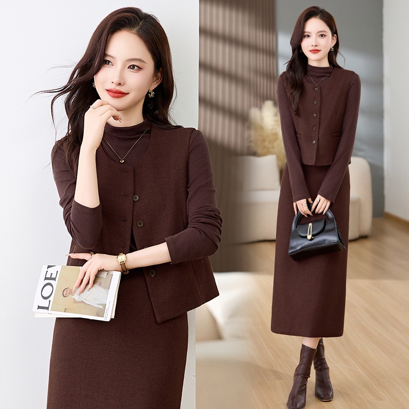 网红洋气炸街女装安哥拉红小香风套装裙2025新款马甲半身裙三件套