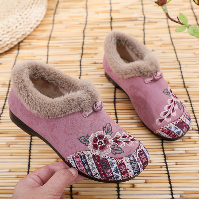 2023冬季新款老北京布鞋民族风古风汉服平底妈妈鞋加绒绣花女棉鞋