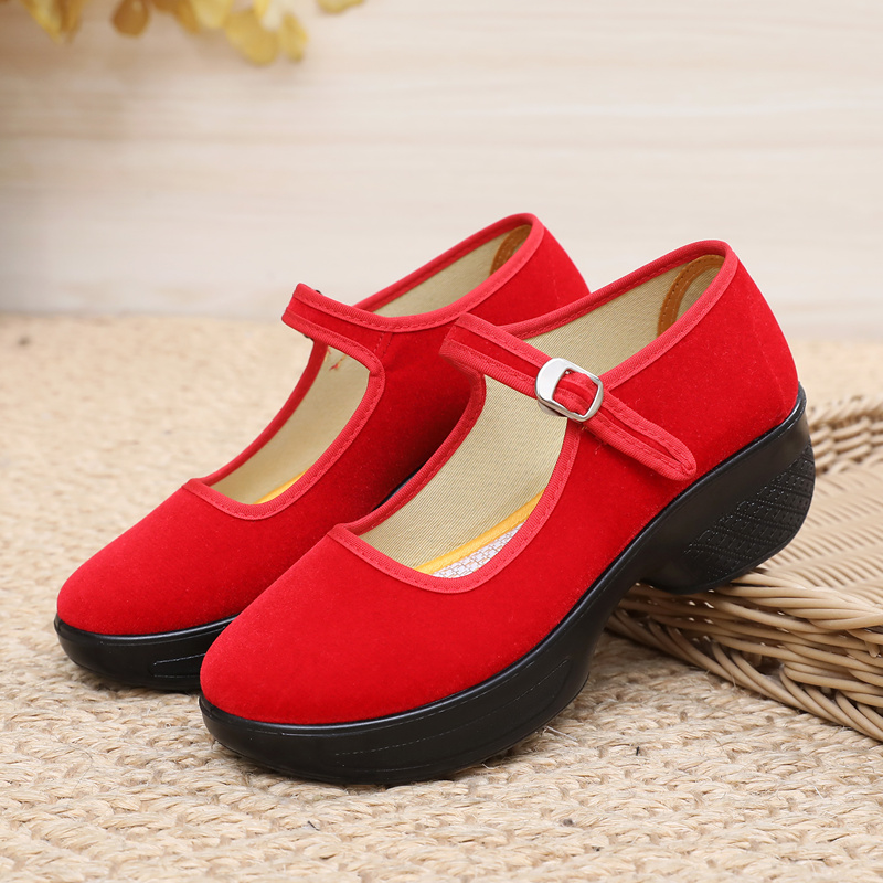 女士红鞋50到60岁北京布鞋女软底广场舞蹈老北京鞋中跟妈妈工作鞋